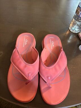 Clarks Pink Cloudsteppers Women's Thong Sandals